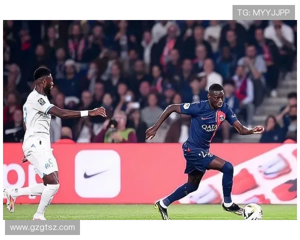 巴黎圣日耳曼在转会市场大方出手全力备战新赛季展示豪华阵容